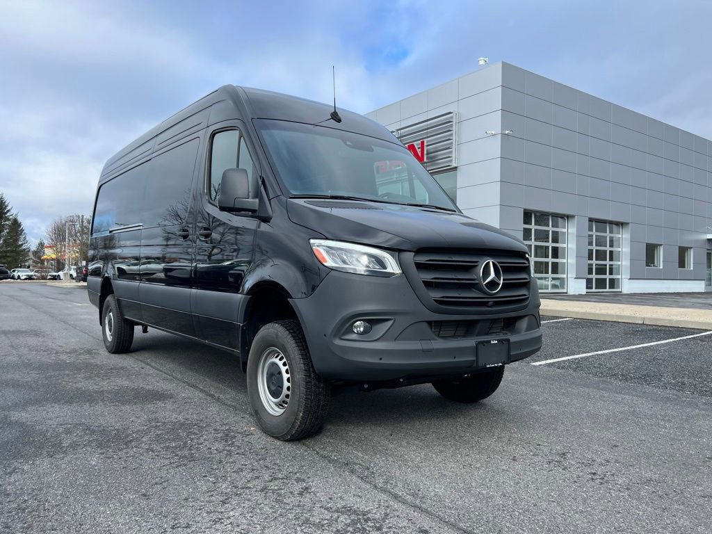Used 2024 Mercedes-Benz Sprinter 2500 image 3