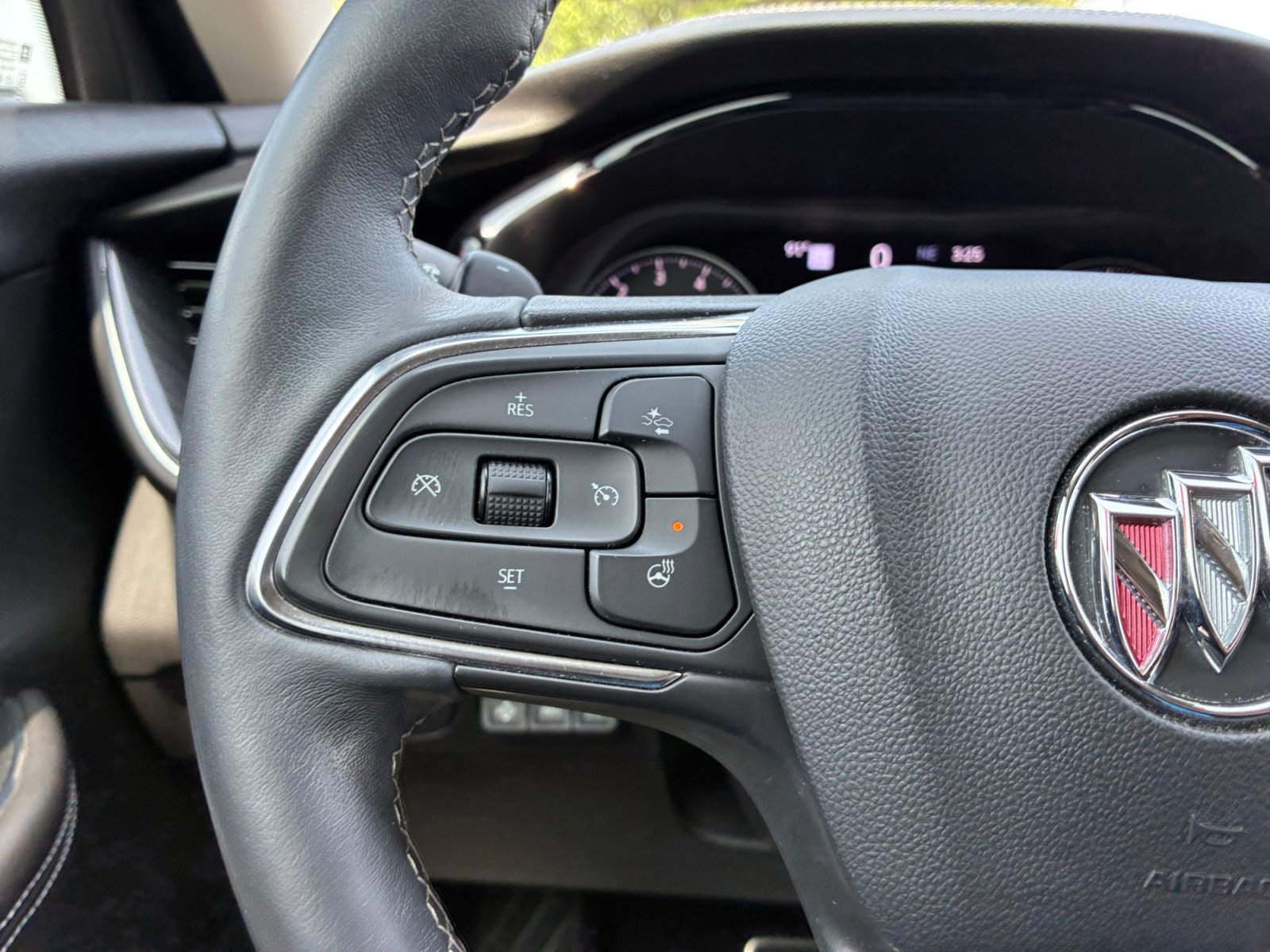 Used 2022 Buick Envision Essence w/ Technology Package I FWD image 27