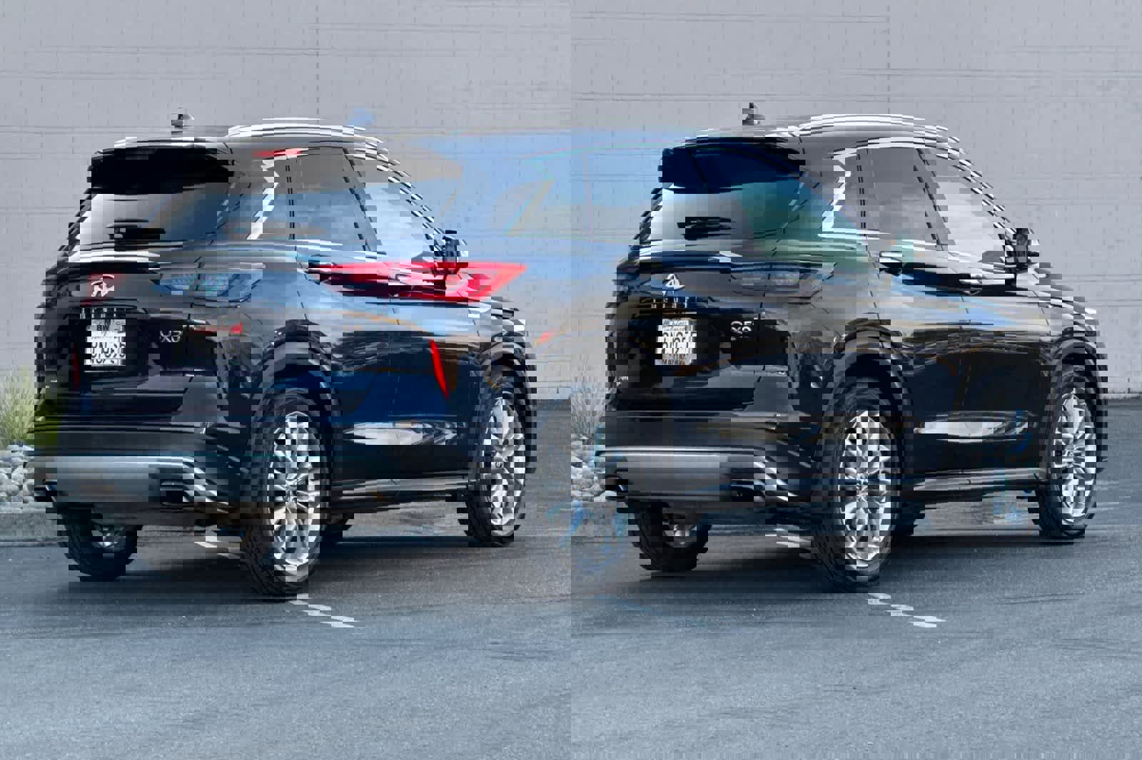 Used 2019 INFINITI QX50 Luxe w/ Navigation Package image 2