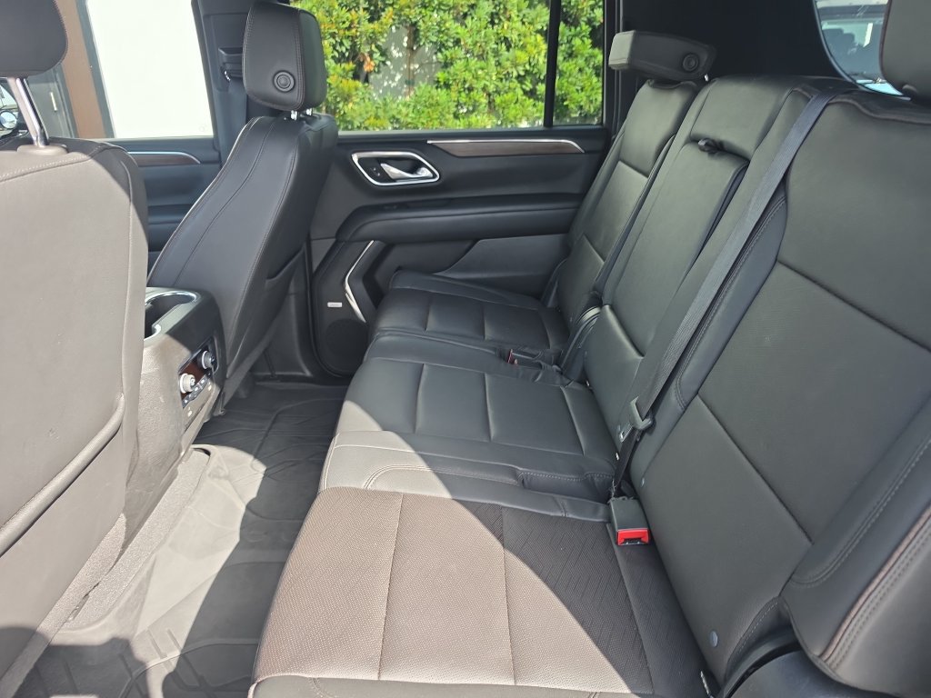 Used 2023 Chevrolet Suburban High Country w/ LPO, Illumination Package RWD image 11