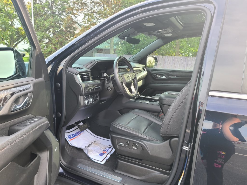 Used 2023 GMC Yukon XL Denali w/ Denali Reserve Package AWD/4WD image 21