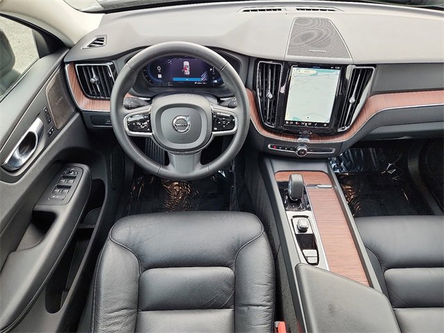 Used 2024 Volvo XC60 B5 Plus image 9