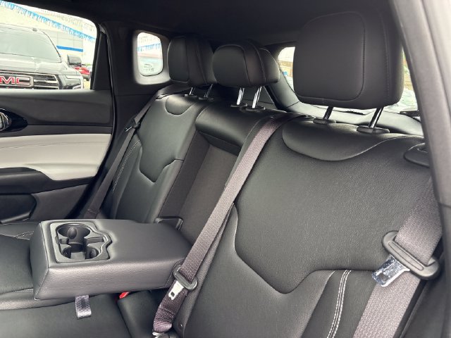 Used 2025 Jeep Compass Limited AWD/4WD image 30