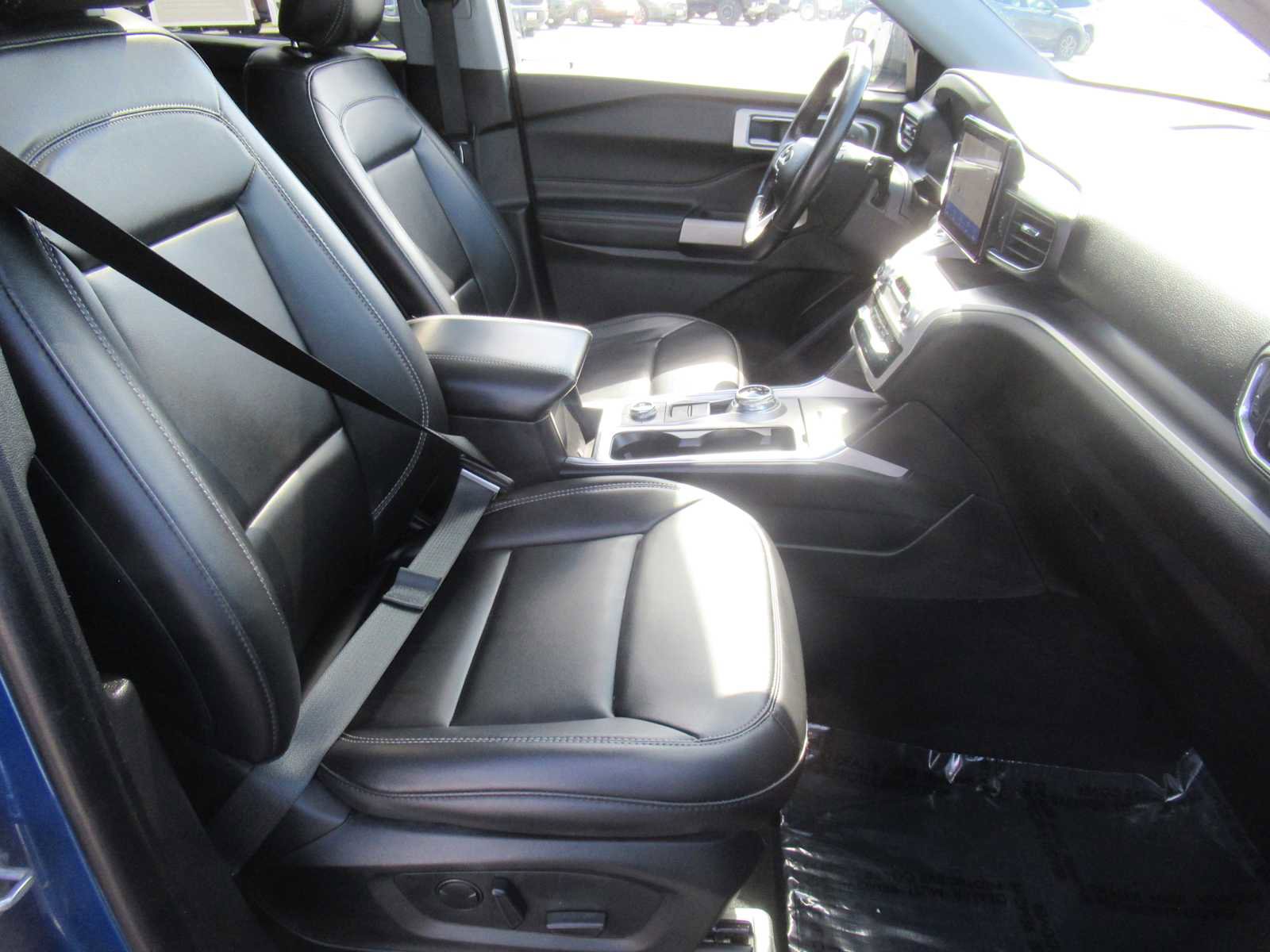 Used 2022 Ford Explorer XLT w/ Equipment Group 202A image 13