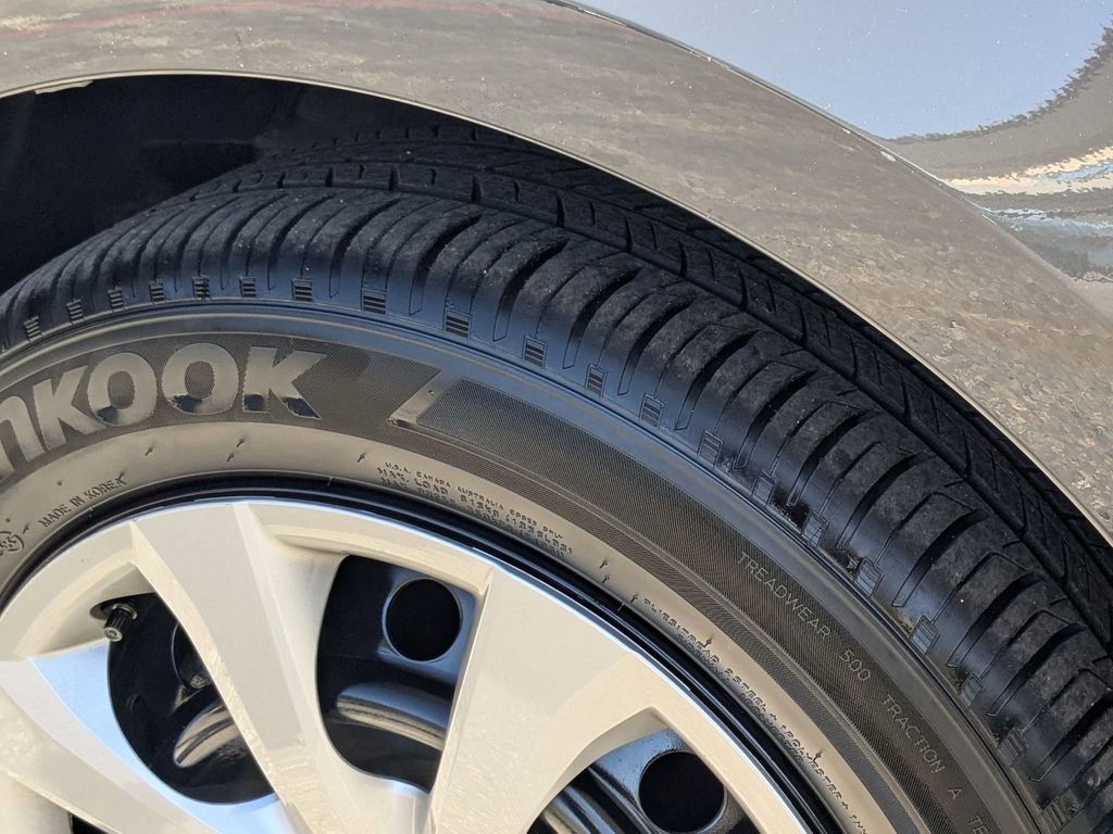 Used 2025 Toyota Corolla LE image 29