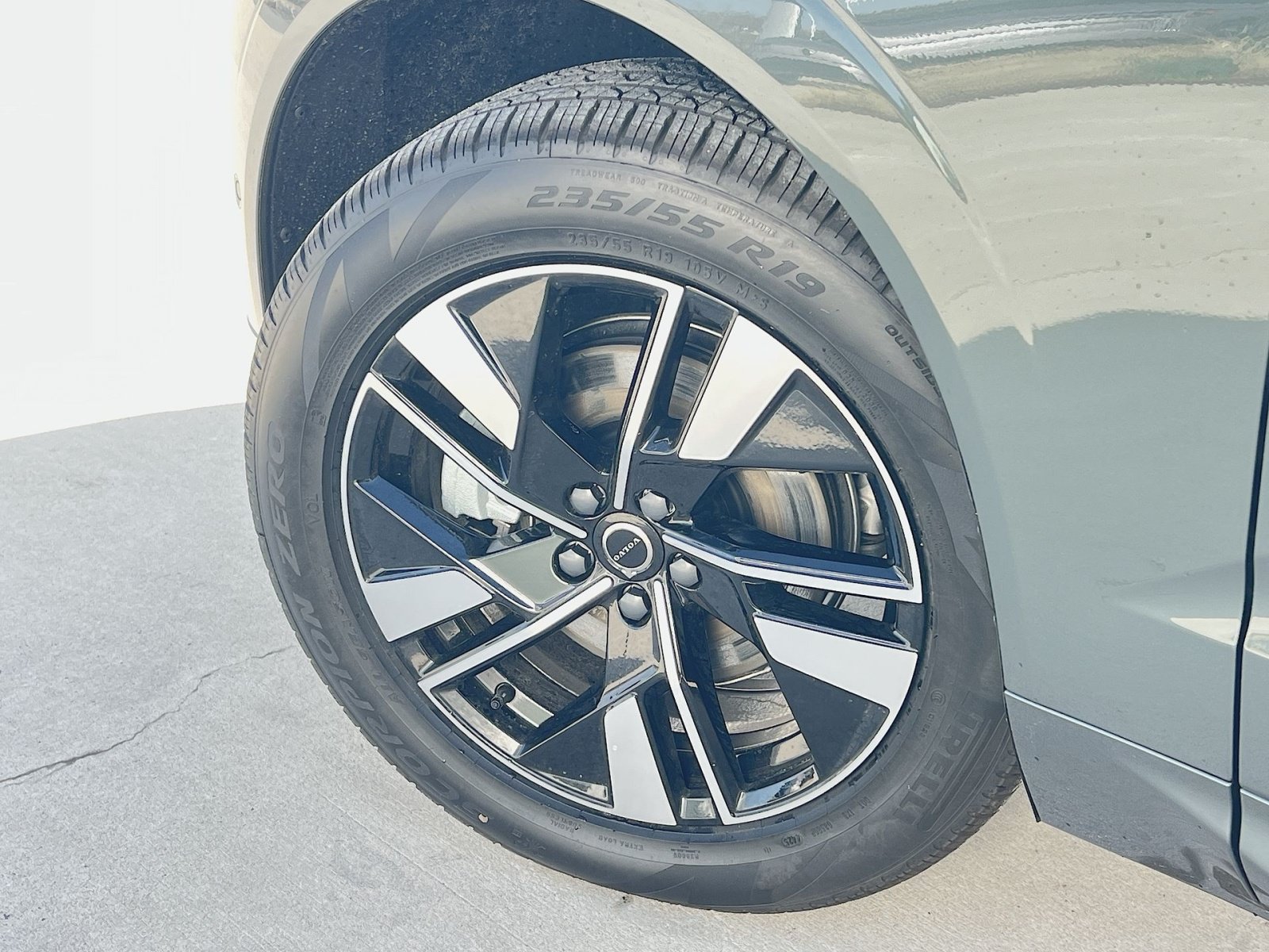 New 2026 Volvo XC60 B5 Plus w/ Protection Package Premier AWD/4WD image 12