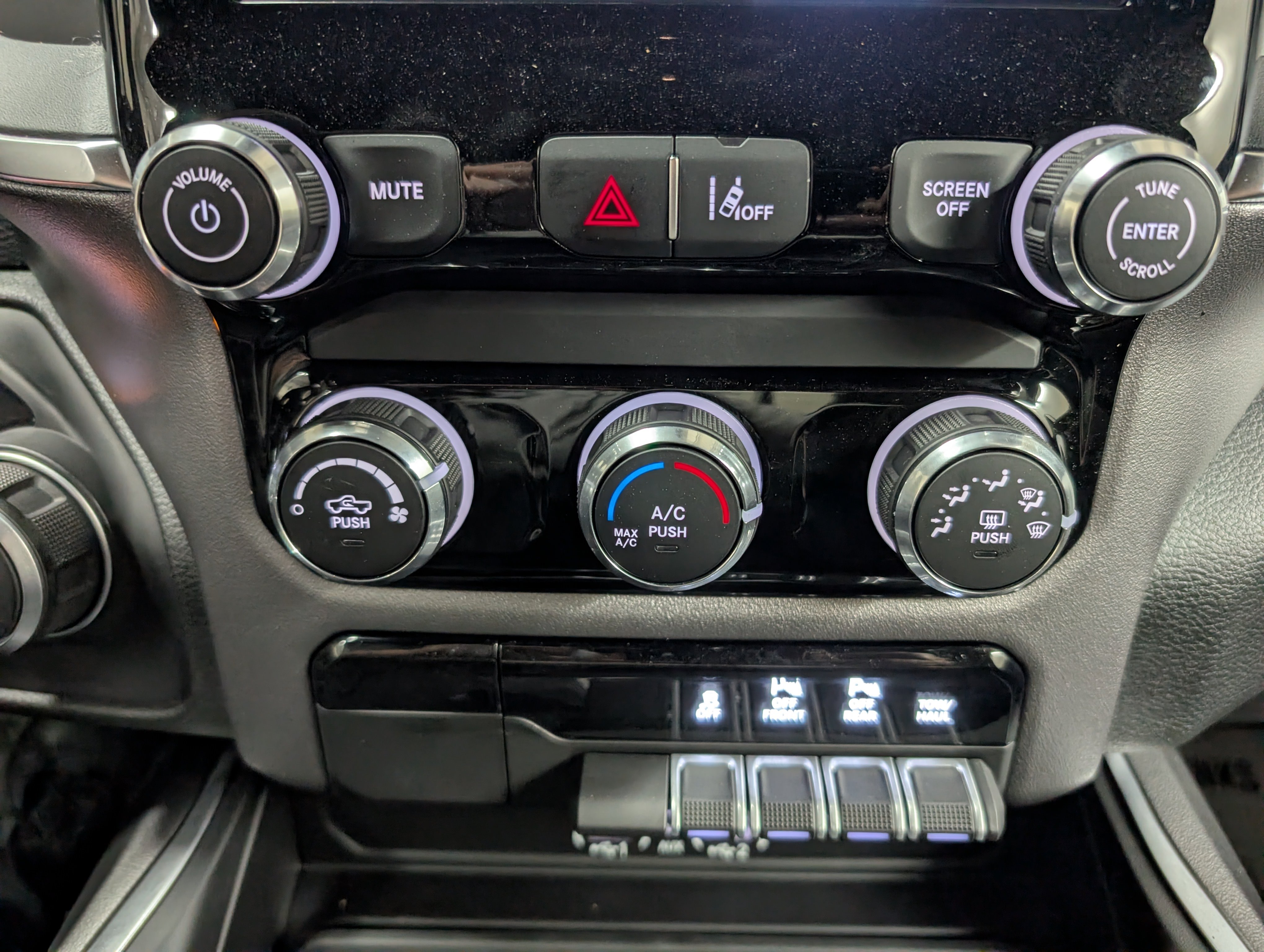 New 2026 RAM 1500 Express AWD/4WD image 17