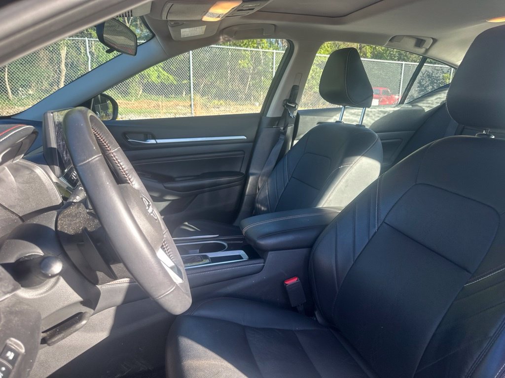 Used 2023 Nissan Altima 2.5 SR w/ SR Premium Package FWD image 12