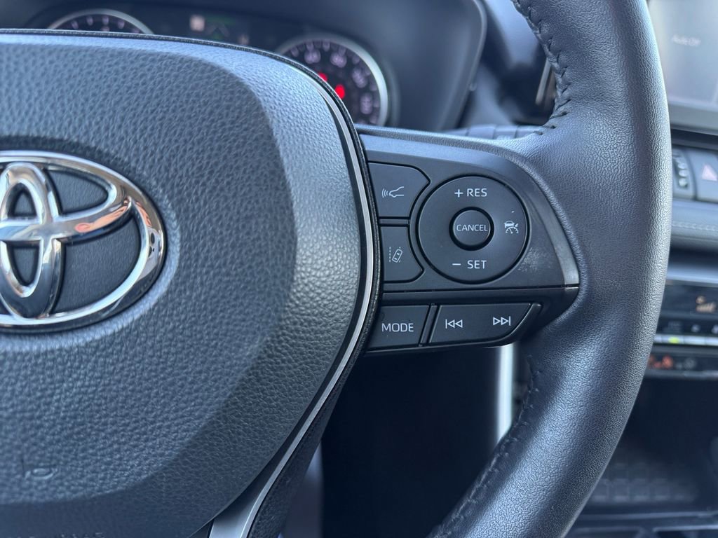 Used 2022 Toyota RAV4 XLE Premium image 20