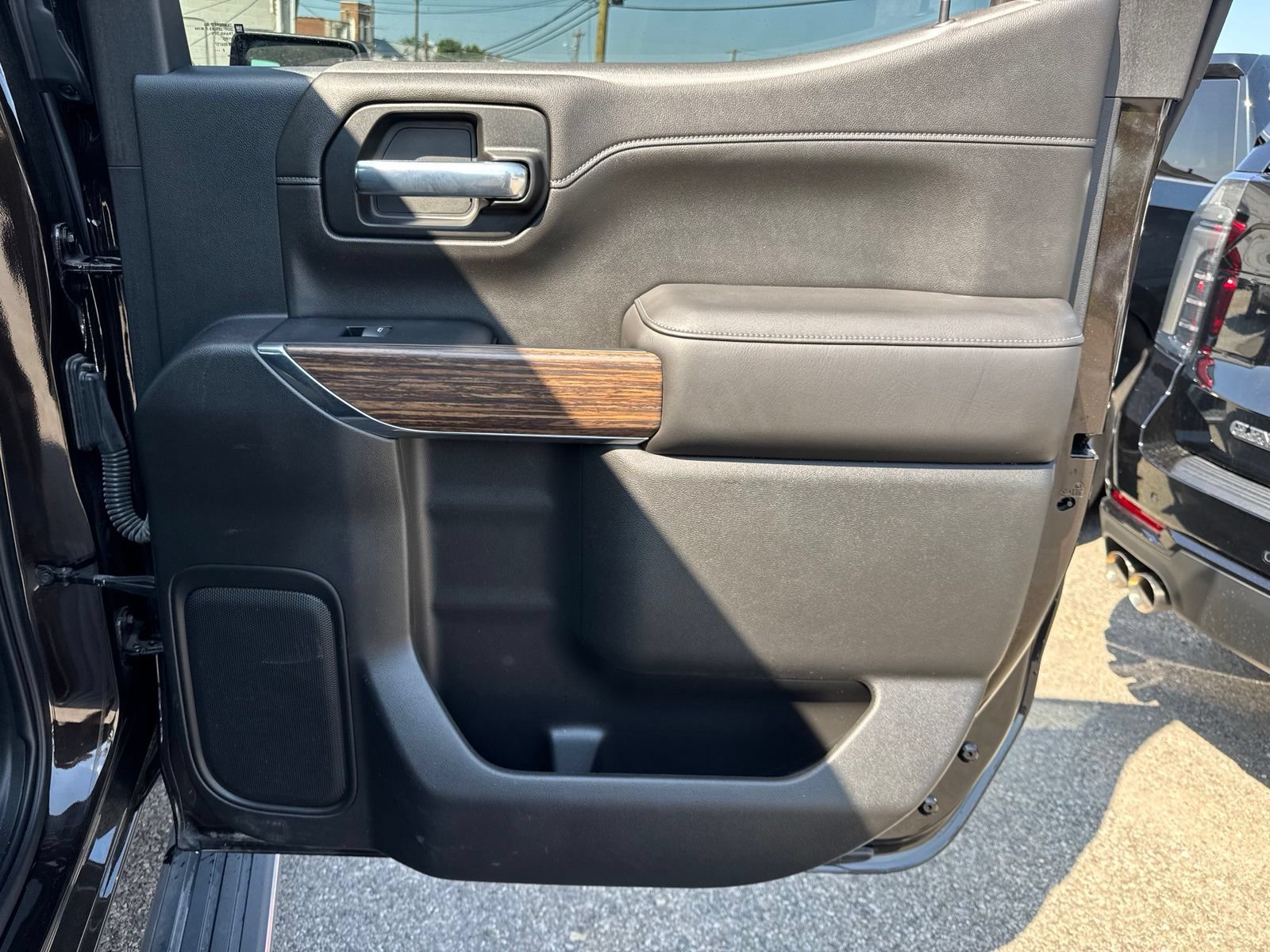 Used 2019 Chevrolet Silverado 1500 High Country w/ Technology Package AWD/4WD image 29