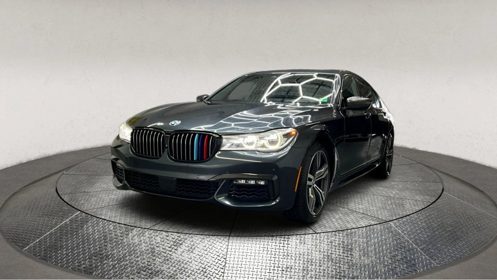 Used 2017 BMW 750i image 4