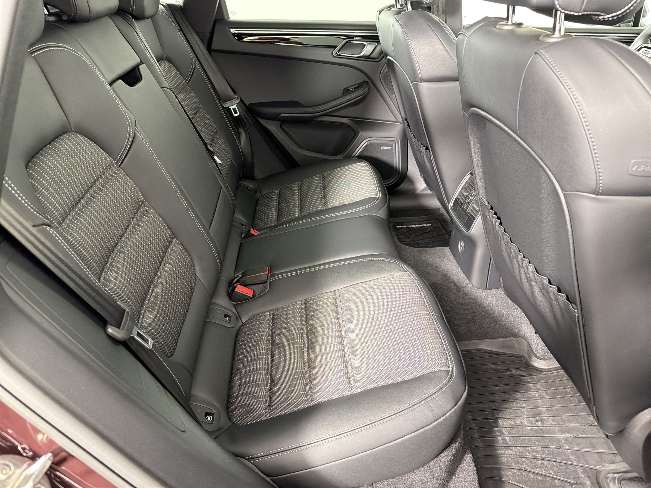 Used 2026 Porsche Macan Turbo AWD/4WD image 29