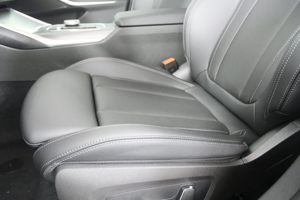 New 2026 BMW 330i Sedan w/ M Sport Package RWD image 9
