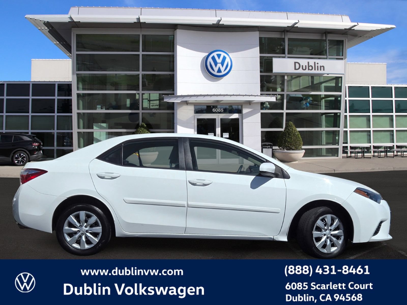 Used 2015 Toyota Corolla LE w/ Body Protection Package #2 FWD image 3
