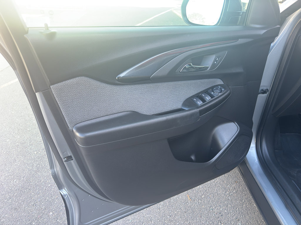 Used 2023 Chevrolet TrailBlazer LT w/ Convenience Package image 5
