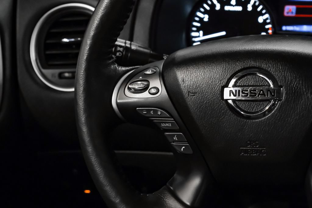 Used 2020 Nissan Pathfinder Platinum FWD image 21