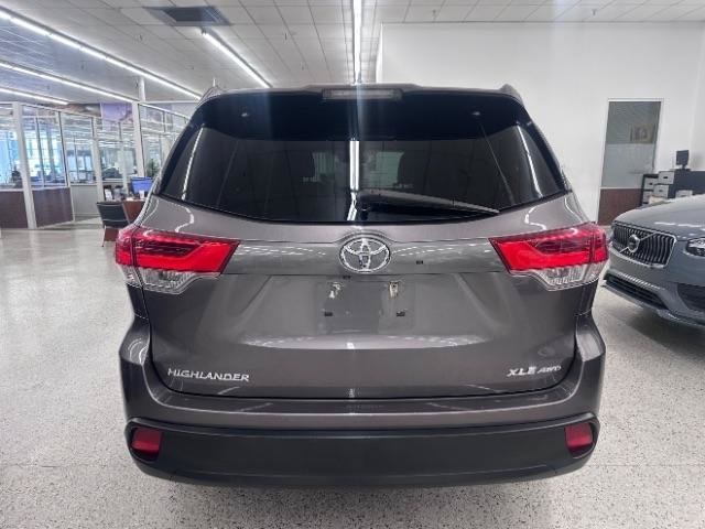 Used 2017 Toyota Highlander XLE AWD/4WD image 5