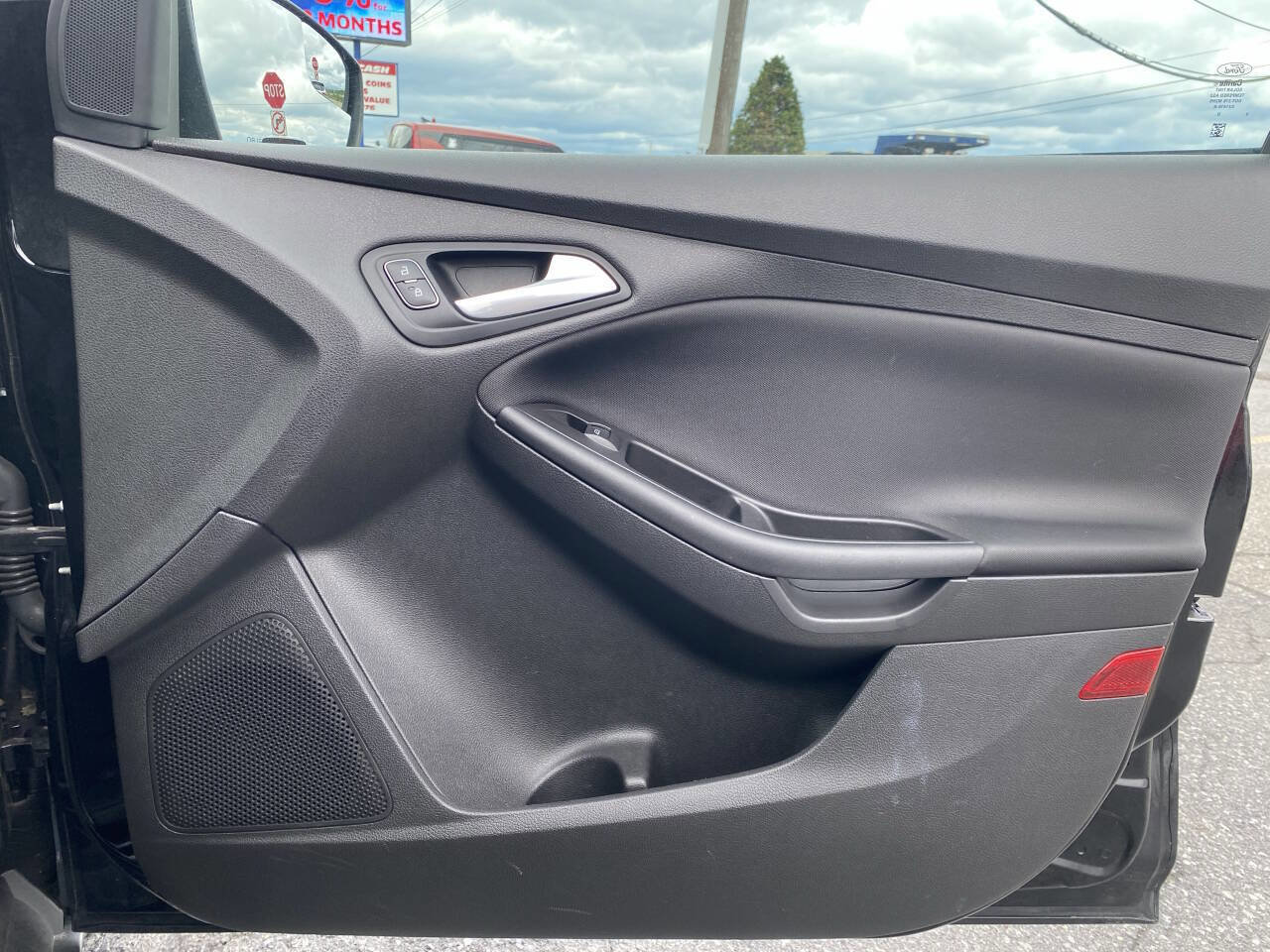Used 2018 Ford Focus SE FWD image 19