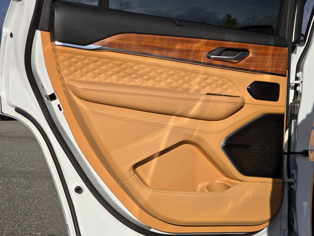 Used 2025 Jeep Grand Cherokee L Summit image 47