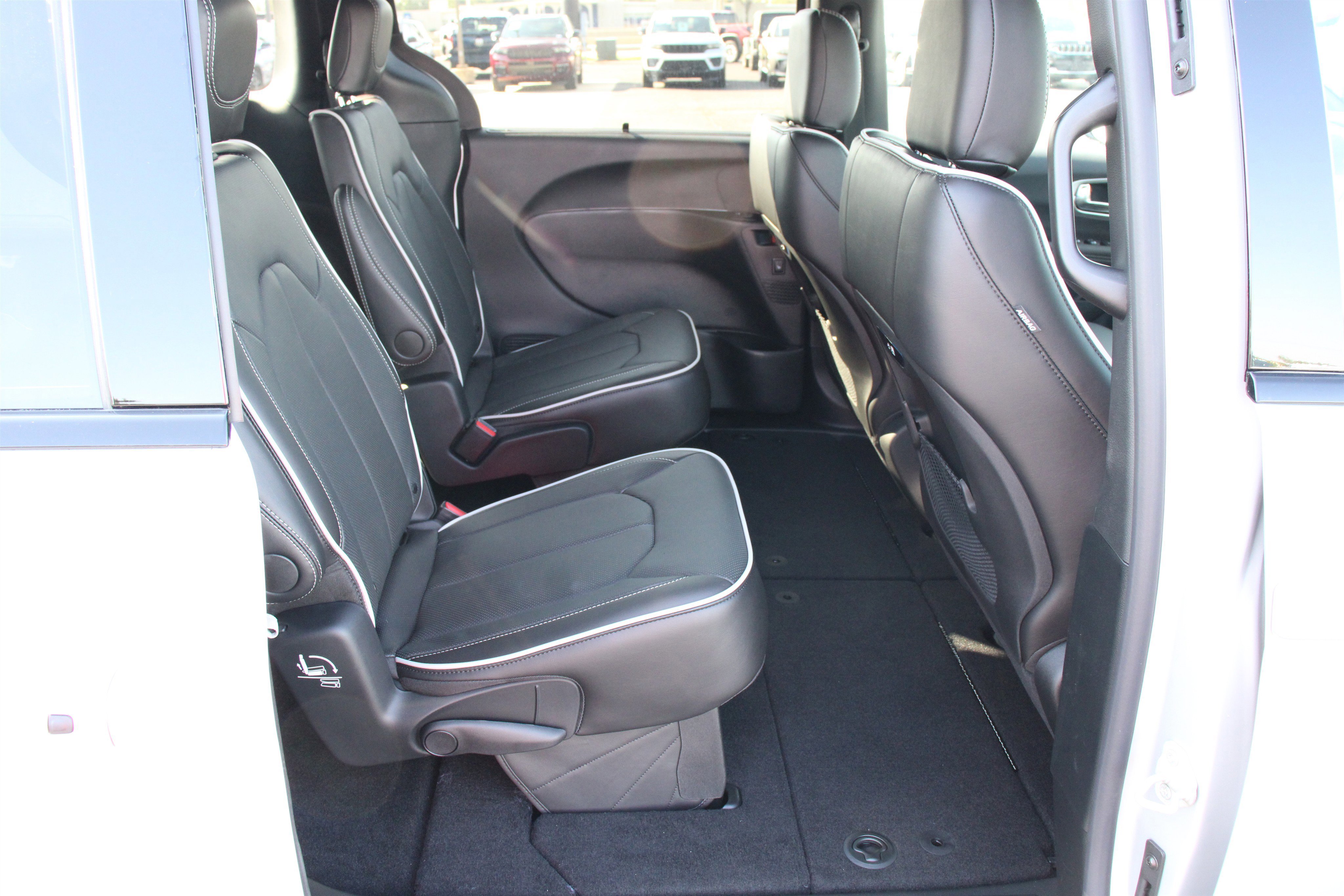 New 2026 Chrysler Pacifica Limited w/ S Appearance Package image 30