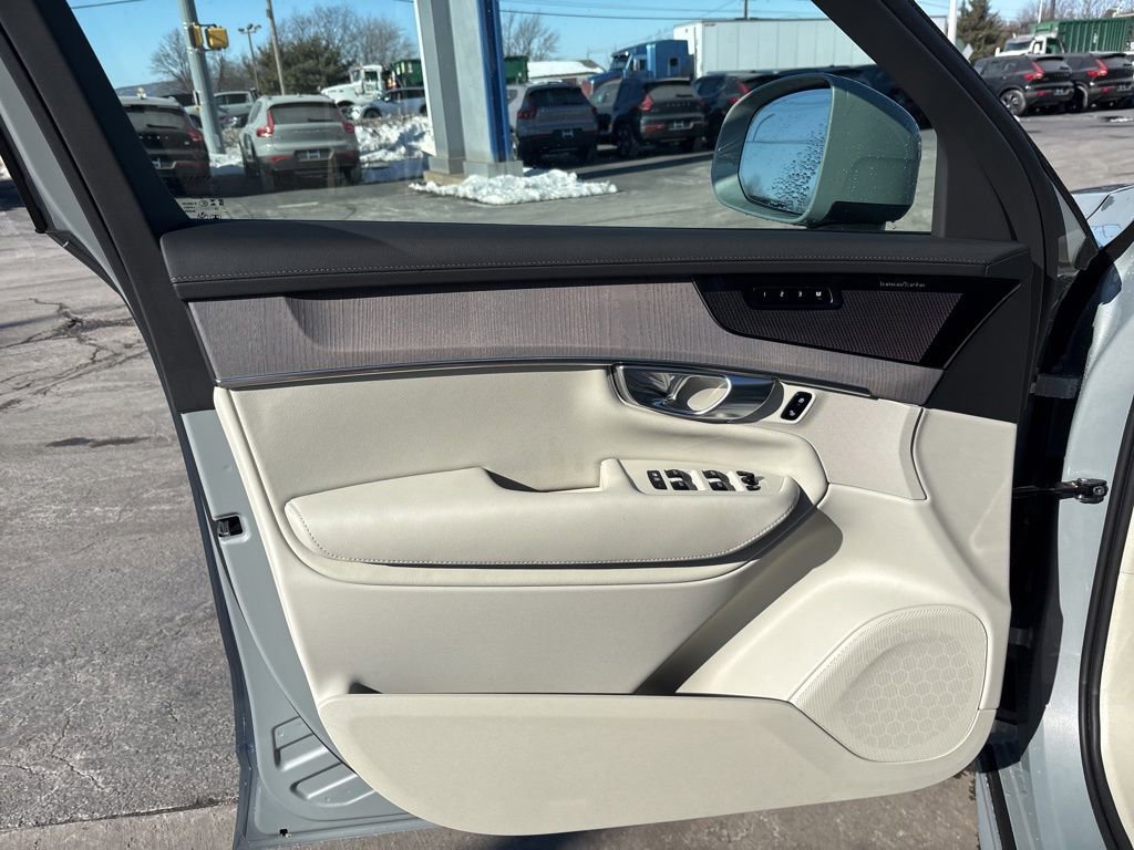 New 2026 Volvo XC90 T8 Ultra w/ Protection Package Premier image 17