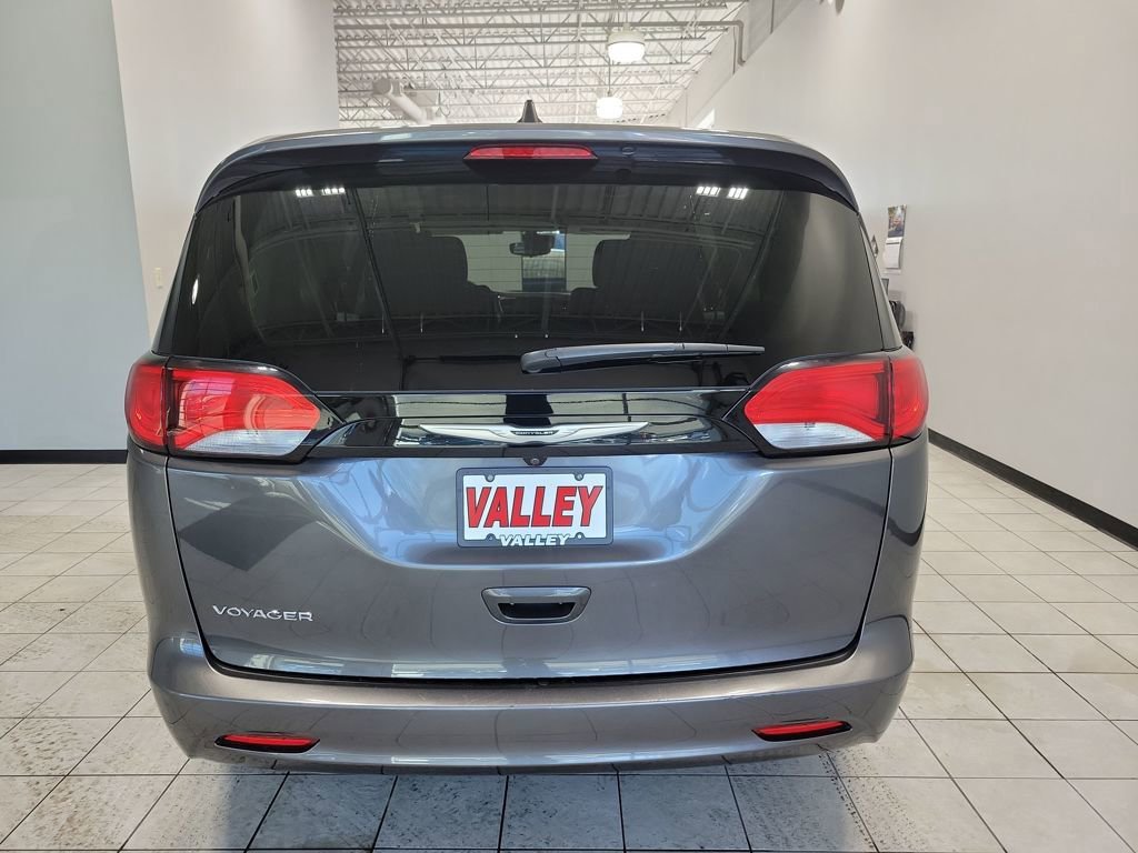 Used 2023 Chrysler Voyager LX image 11