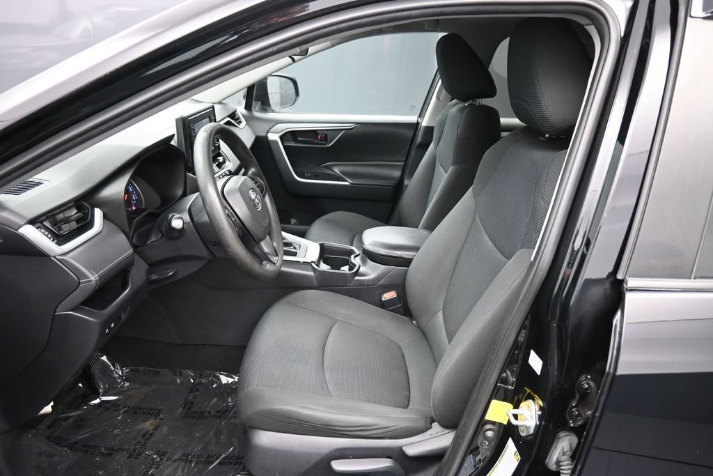 Used 2019 Toyota RAV4 LE w/ All Weather Liner Package AWD/4WD image 18