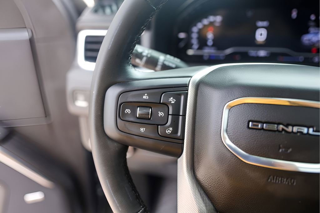 Used 2023 GMC Yukon Denali AWD/4WD image 17