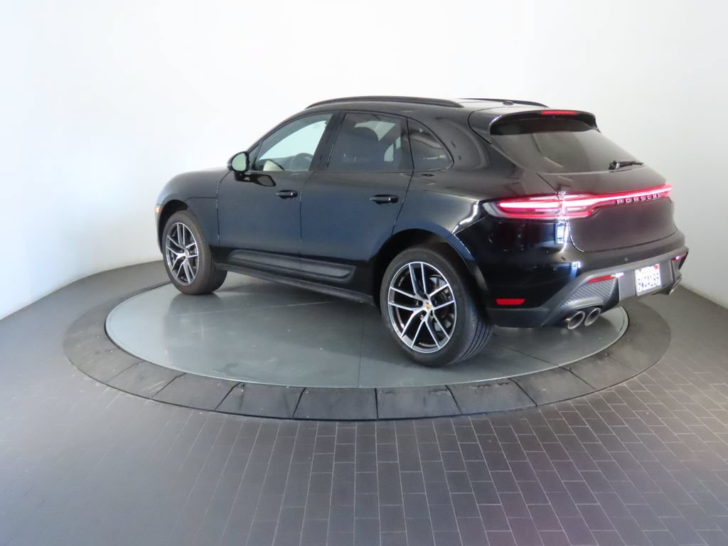 Certified 2026 Porsche Macan AWD/4WD image 3