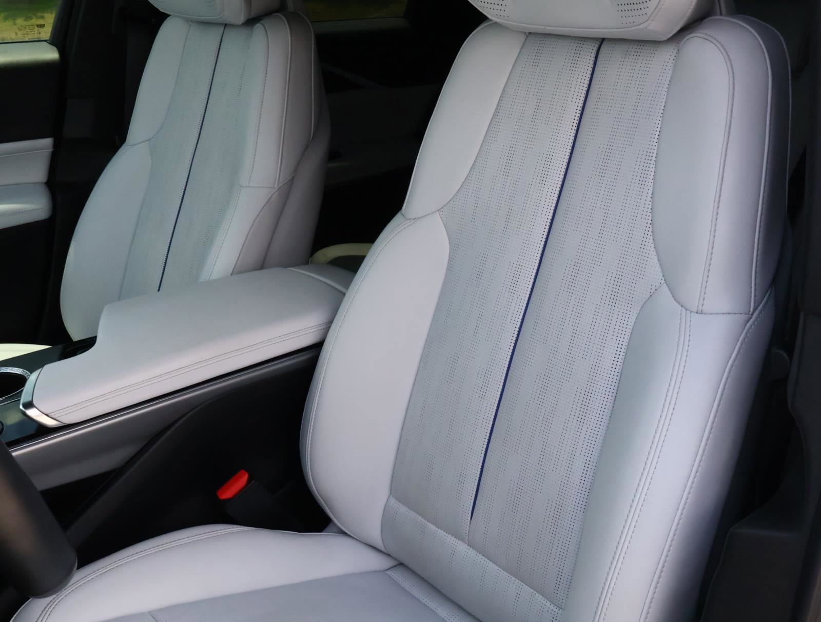 Used 2024 Cadillac Lyriq Luxury RWD image 18