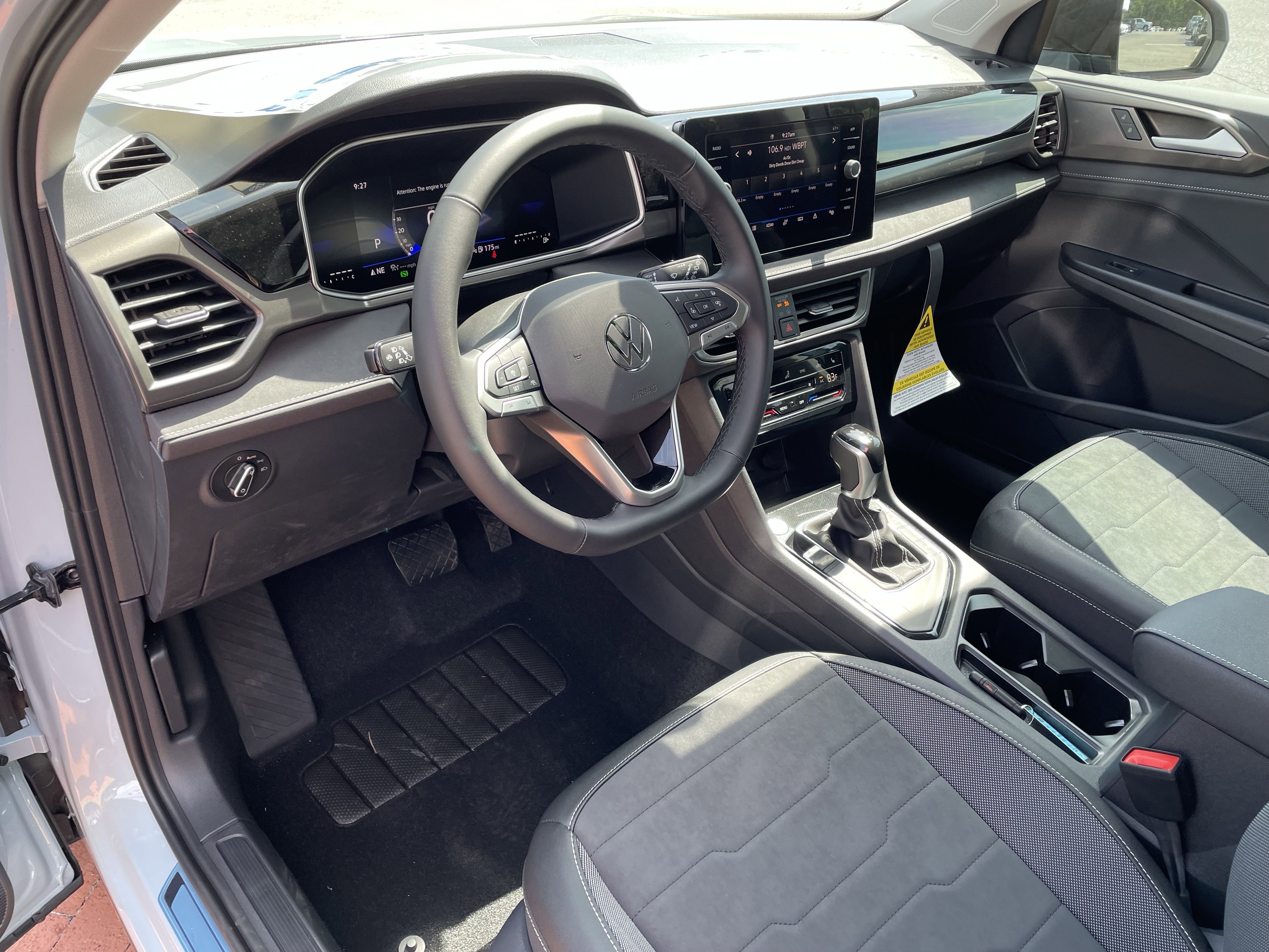 New 2026 Volkswagen Taos SE FWD image 15