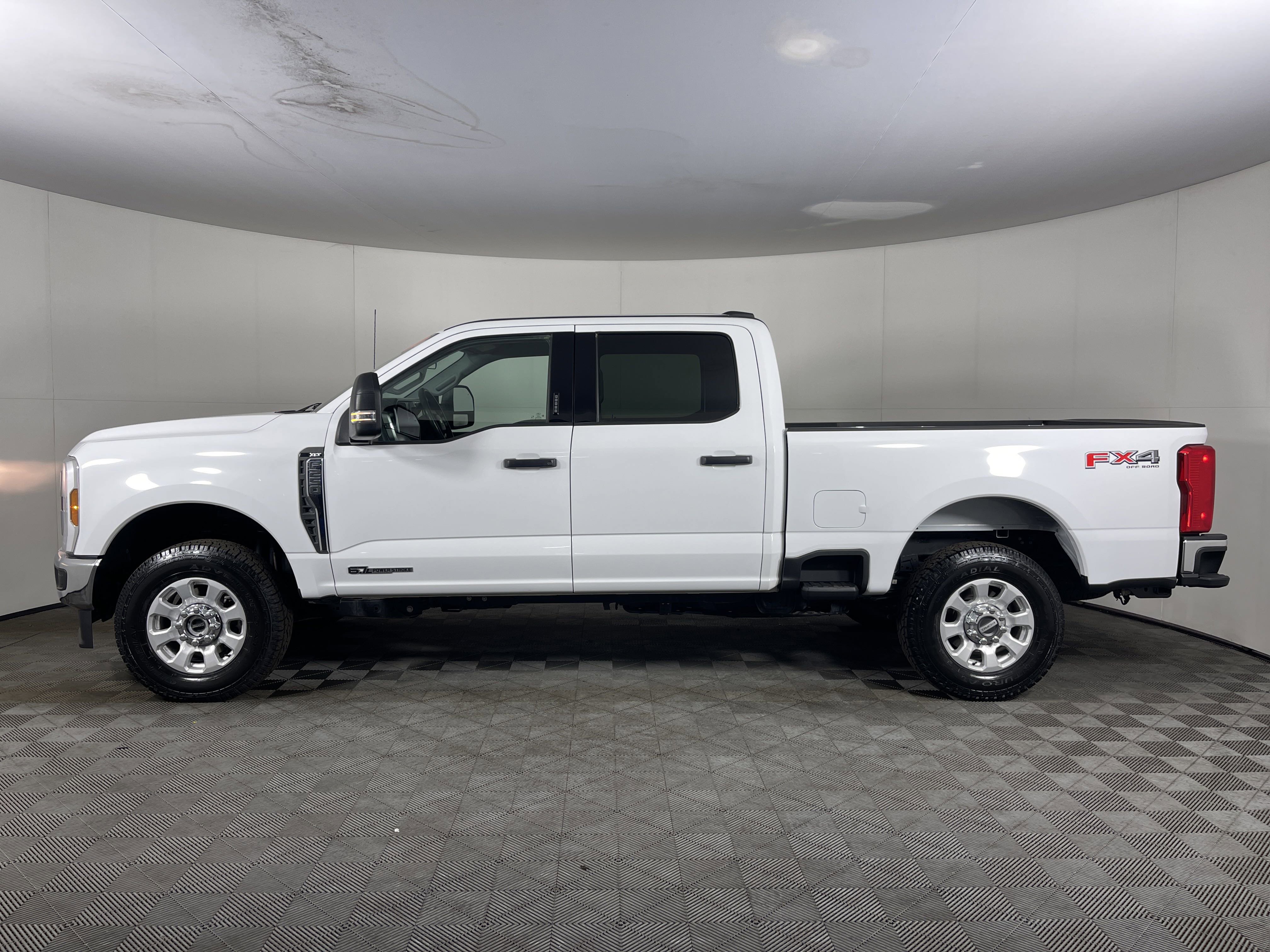Used 2024 Ford F250 XLT w/ FX4 Off-Road Package image 3