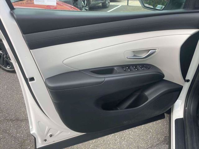 Used 2025 Hyundai Tucson SE AWD/4WD image 15