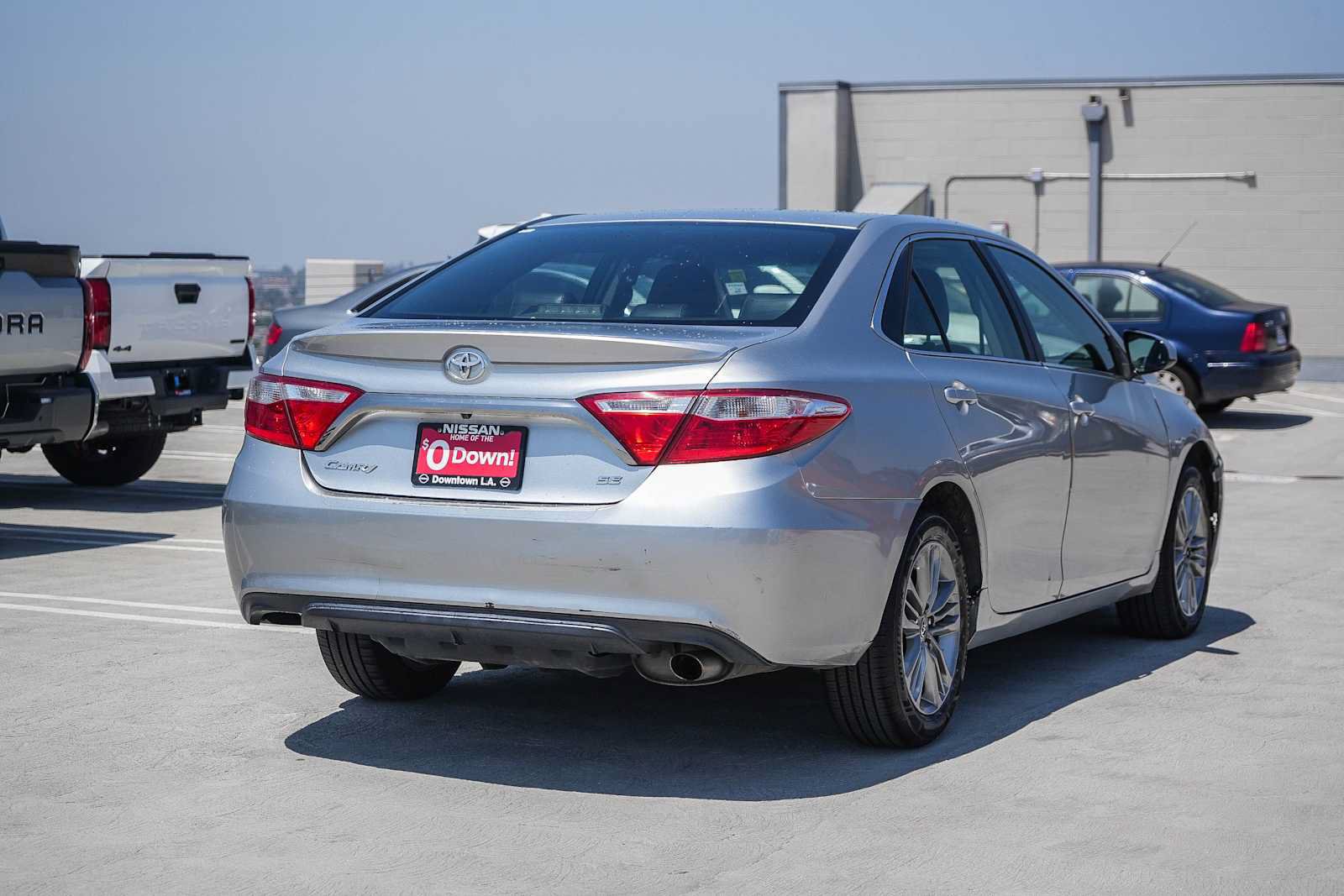 Used 2015 Toyota Camry SE FWD image 3