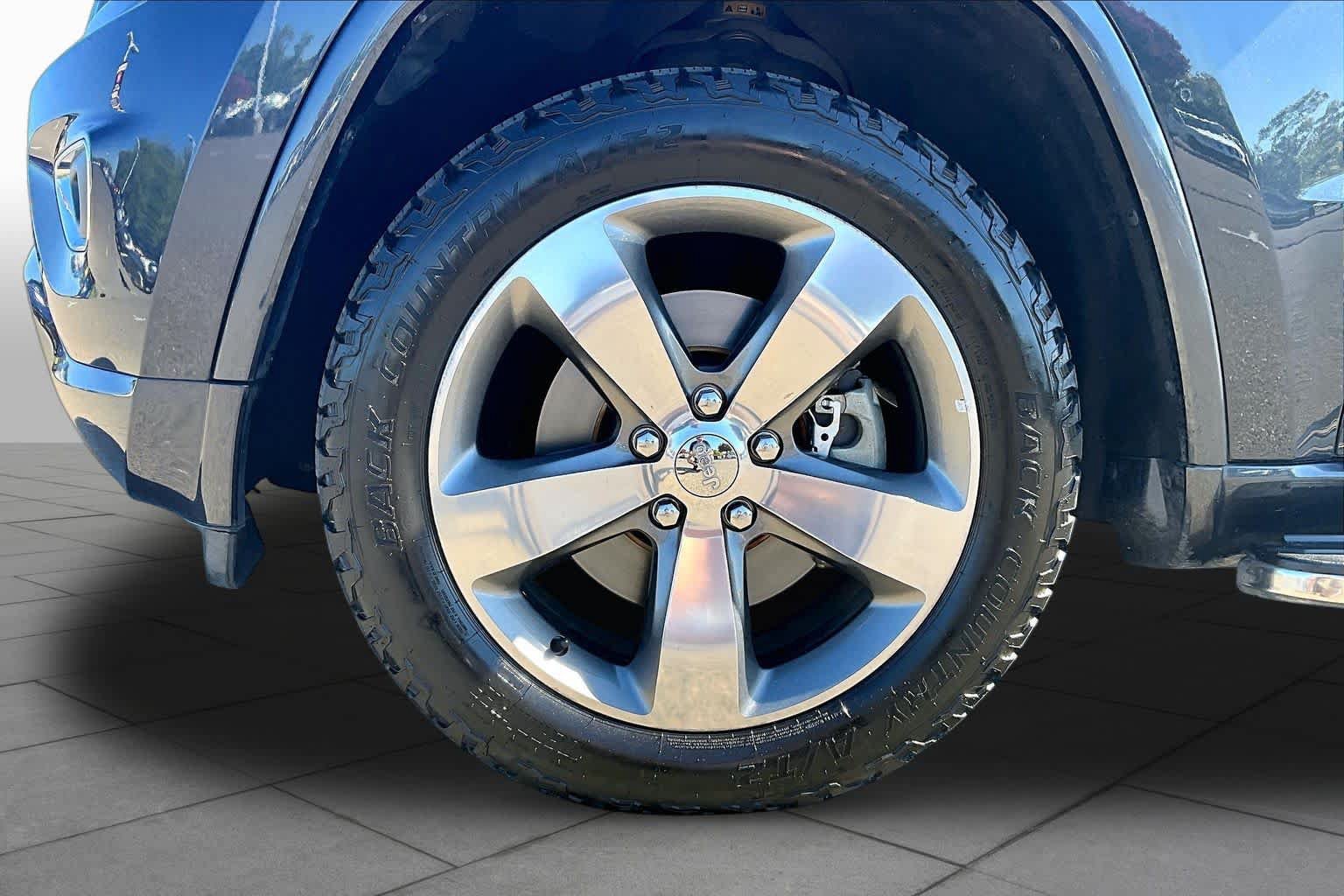 Used 2014 Jeep Grand Cherokee Overland AWD/4WD image 10