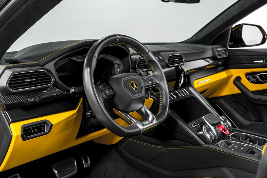 Used 2022 Lamborghini Urus AWD/4WD image 12