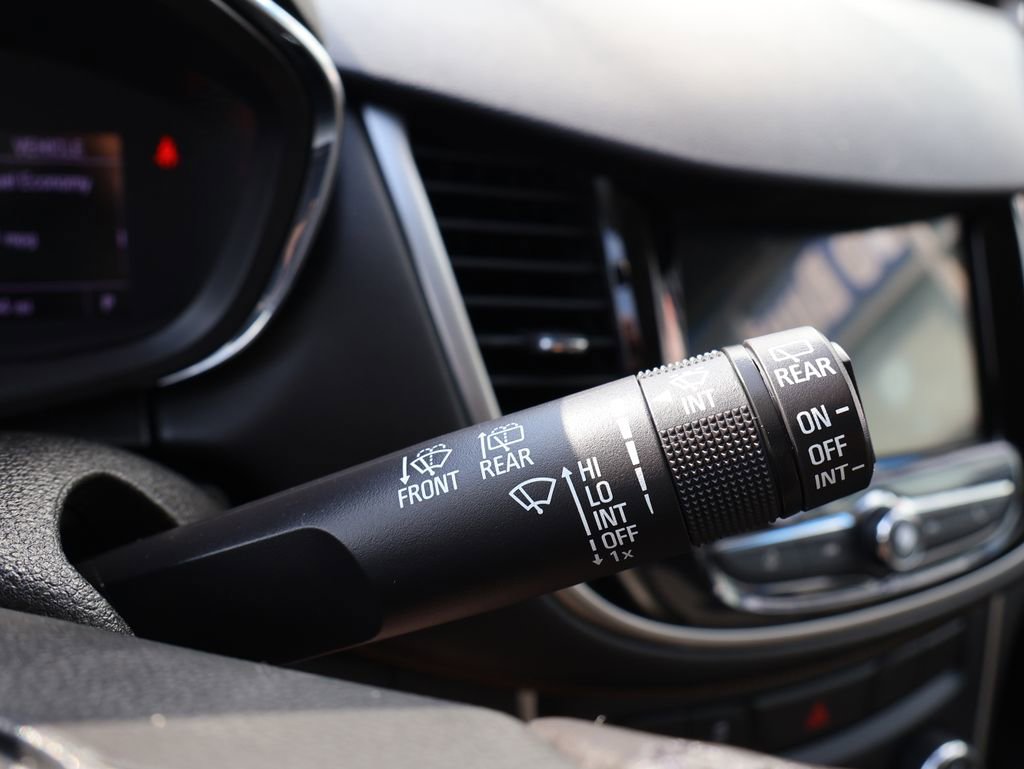 Used 2019 Chevrolet Trax LT w/ LT Convenience Package FWD image 17