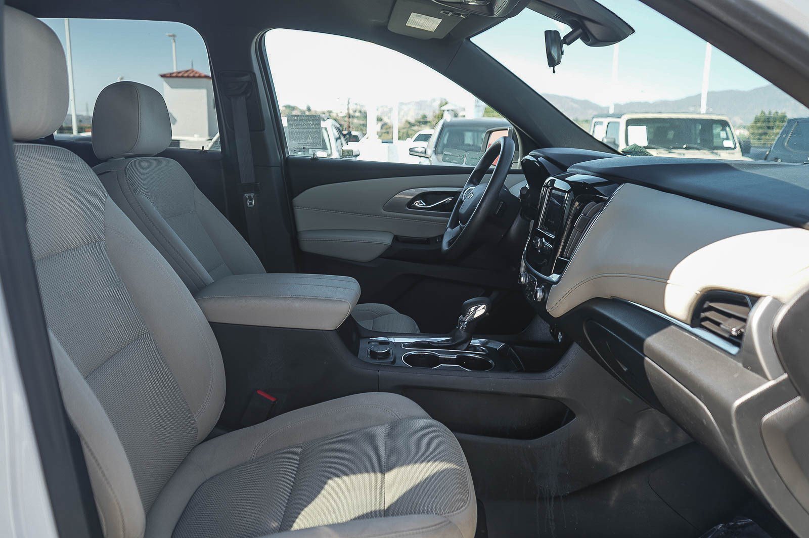 Used 2023 Chevrolet Traverse LS FWD image 17