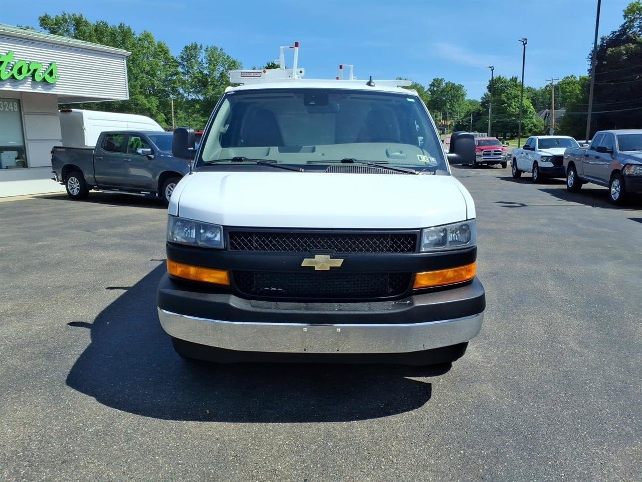 Used 2022 Chevrolet Express 2500 w/ Driver Convenience Package RWD image 2