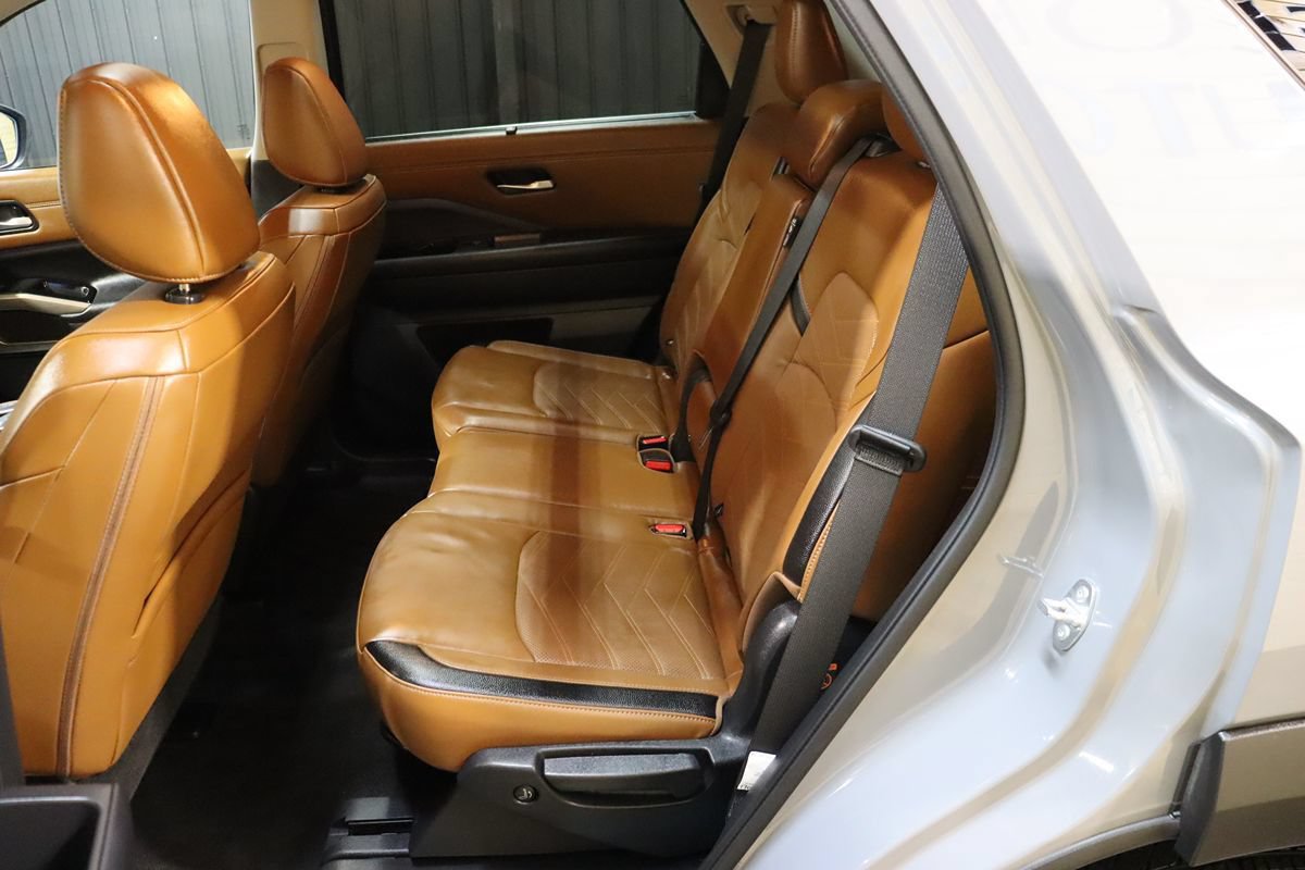 Used 2025 Nissan Pathfinder Platinum w/ Cargo Package AWD/4WD image 59