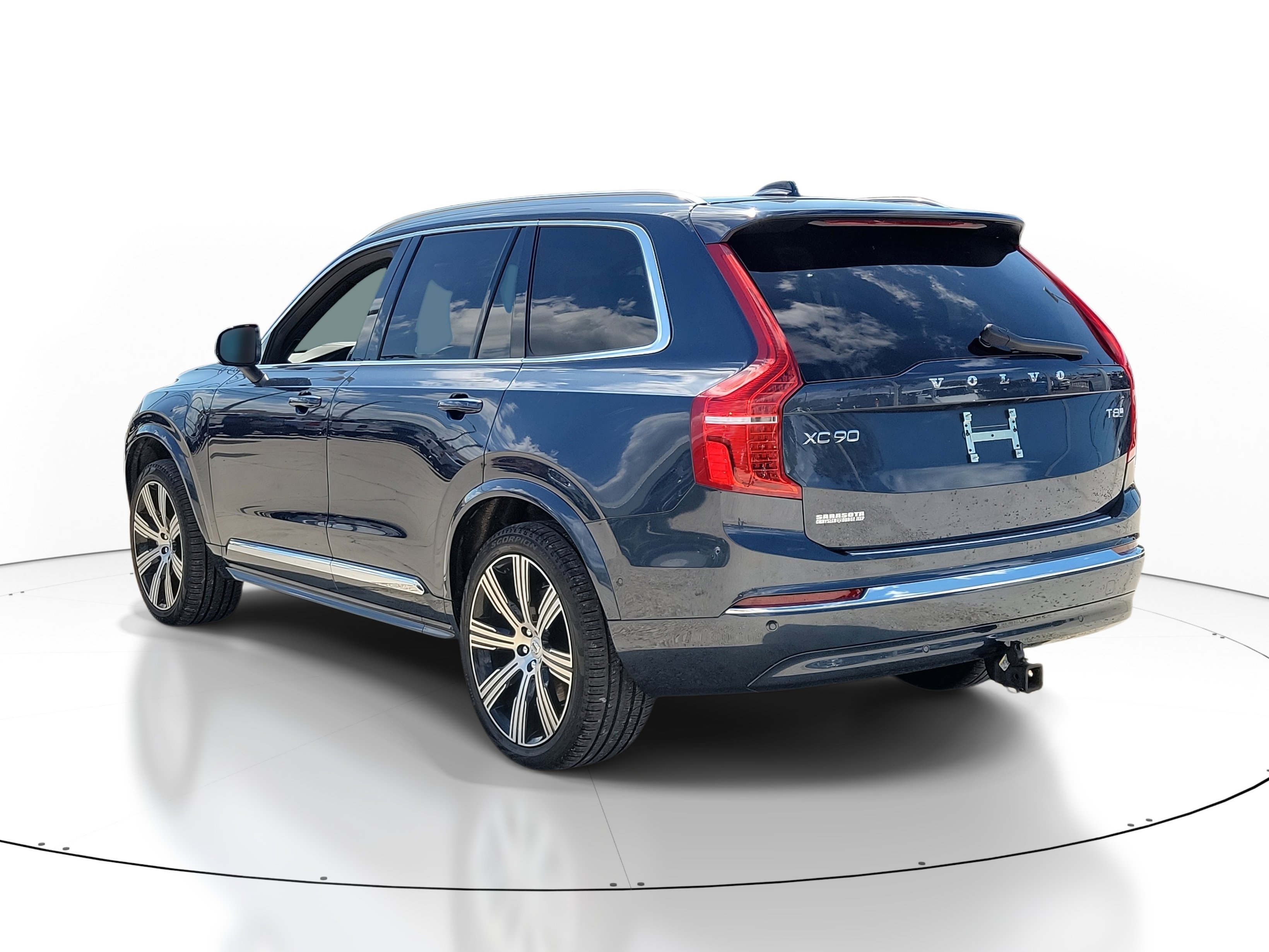 Used 2025 Volvo XC90 T8 Ultra w/ Protection Package Premier image 4