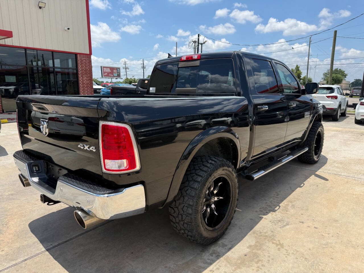 Used 2016 RAM 1500 Laramie w/ Convenience Group AWD/4WD image 4