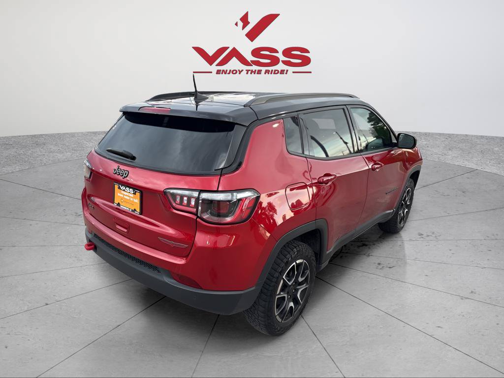 Used 2025 Jeep Compass Trailhawk AWD/4WD image 5