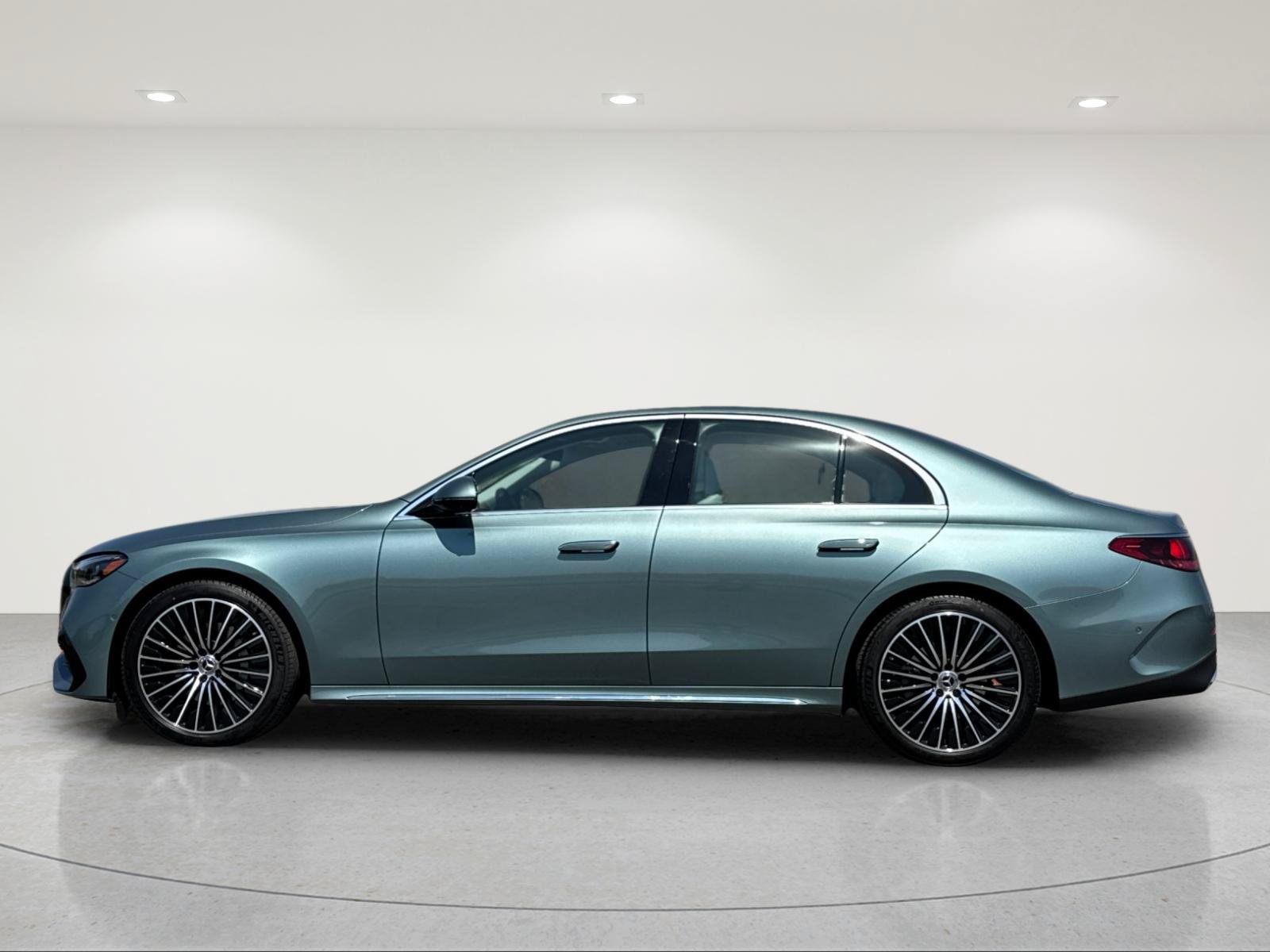New 2026 Mercedes-Benz E 350 4MATIC Sedan image 2
