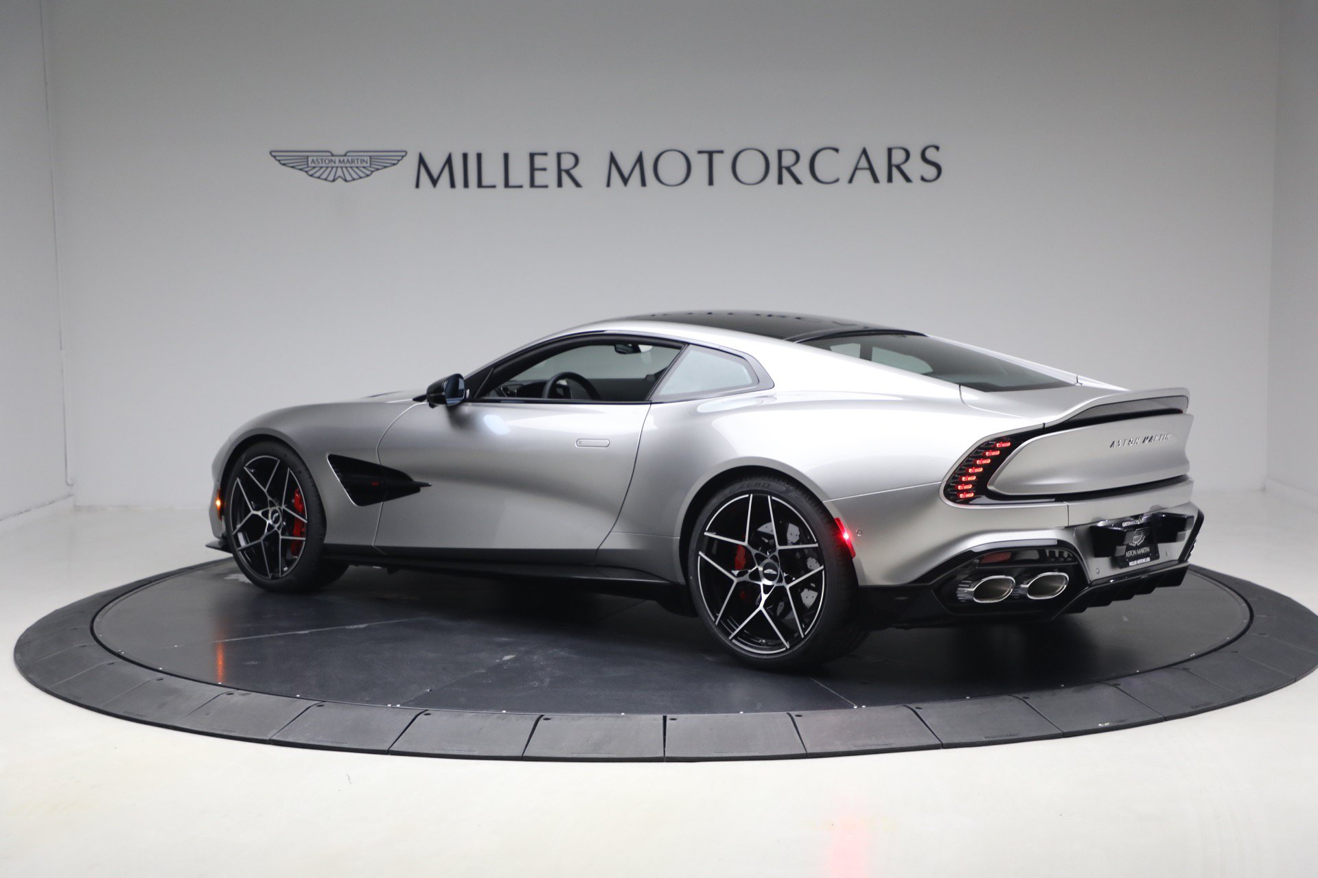 New 2026 Aston Martin Vanquish RWD image 4