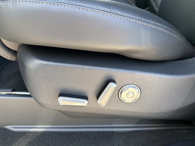 New 2026 Lincoln Navigator L Premier image 12