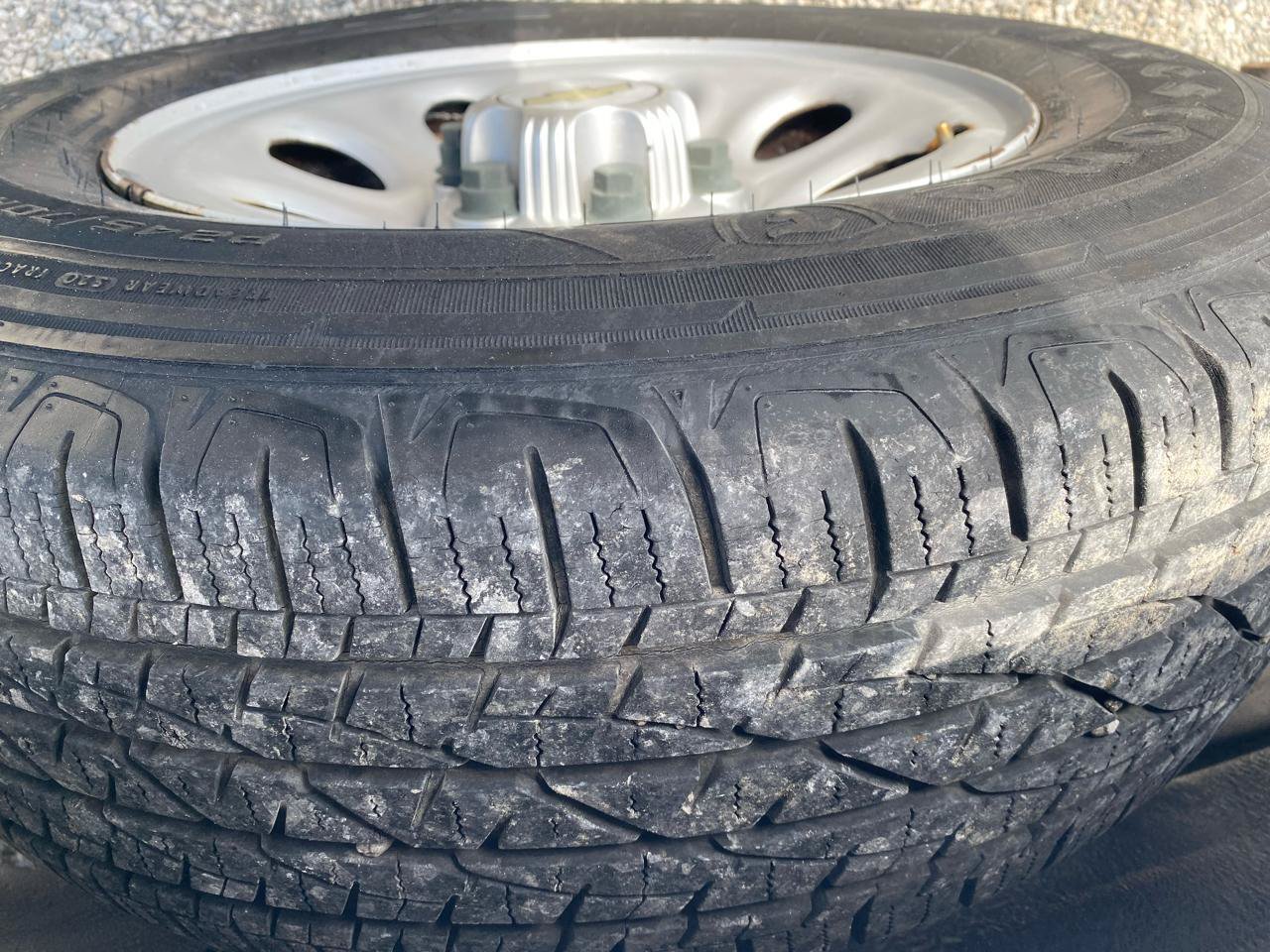 Used 2010 Chevrolet Express 1500 RWD image 11