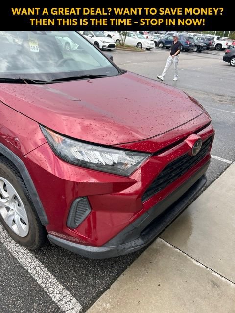Used 2020 Toyota RAV4 LE FWD image 5