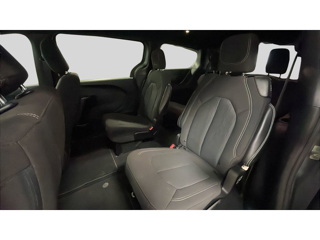 Used 2023 Chrysler Pacifica Touring image 14