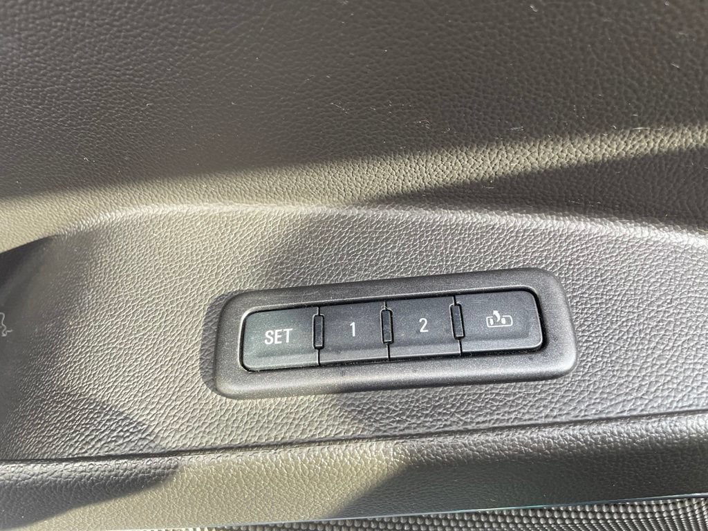 Used 2016 GMC Yukon XL SLT w/ Open Road Package AWD/4WD image 13